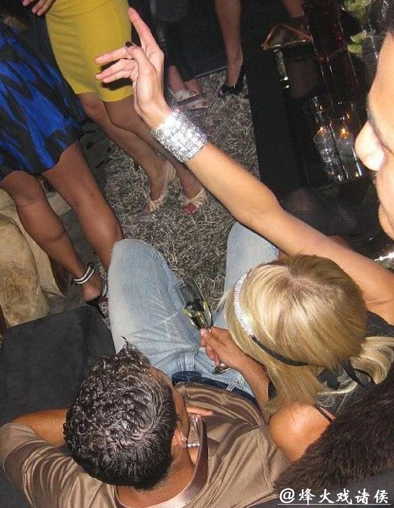 当“总裁”遇到“酒店公主”：C罗与希尔顿的48小时魔幻绯闻